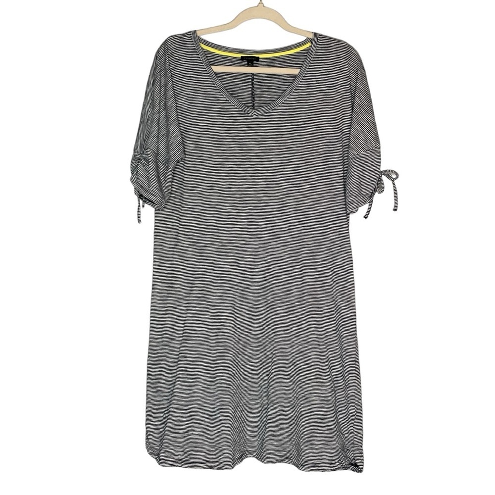 Talbots navy pinstripe vneck‎ tee shirt dress with cinched sleeves w tie. Size M